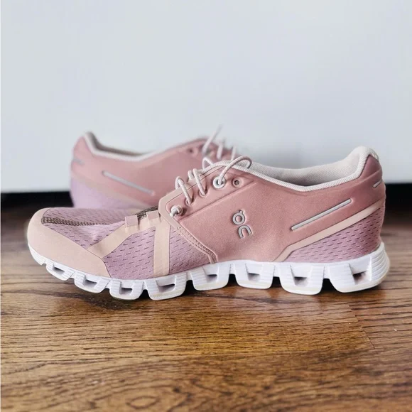 On Running Women's Sneakers - Picture 7 of 10